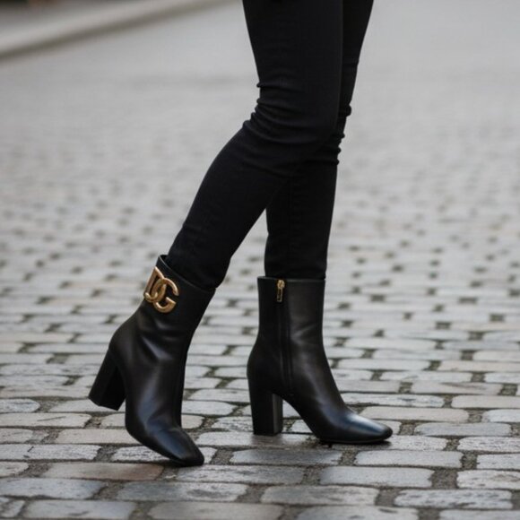 DOLCE & GABBANA Shoes - DOLCE & GABBANA CALFSKIN LEATHER ANKLE BOOTIES 38